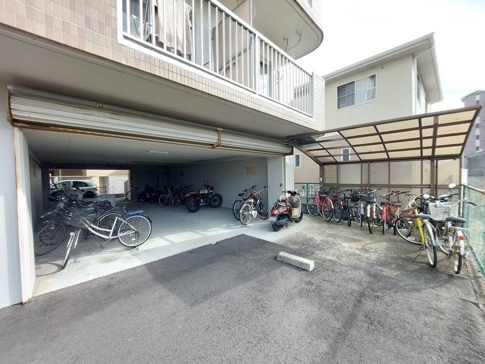 駐車場　駐輪場