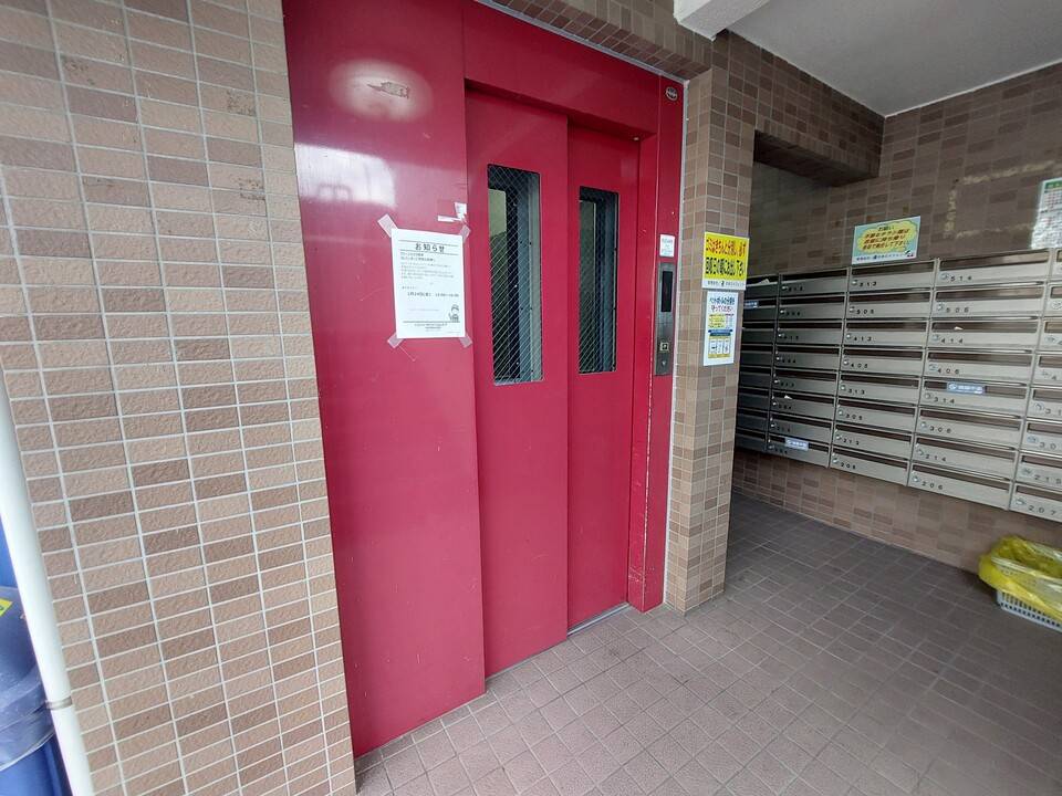 エントランス　エレベーター