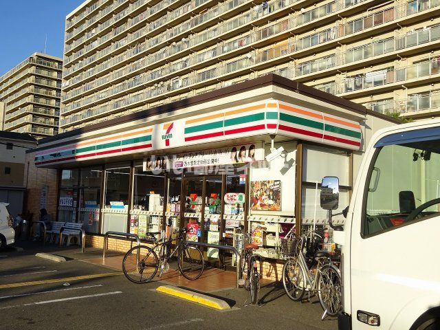 コンビニ　セブンイレブン大阪三国本町３丁目店（コンビニ）まで1381m