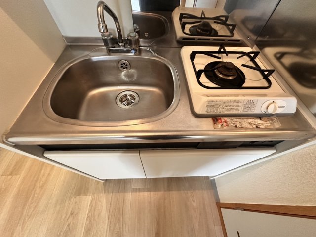 キッチン　同物件、別号室のものです。