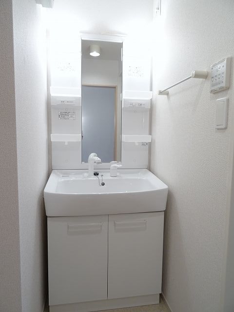 洗面設備　忙しい朝に便利なシャンプードレッサー付
