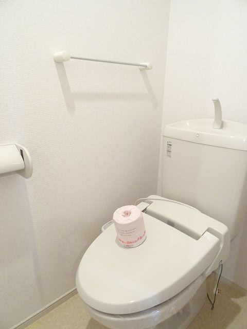 トイレ　温水洗浄便座付き