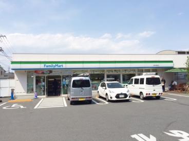 コンビニ　ファミリーマート 世田谷粕谷一丁目店（コンビニ）まで451m