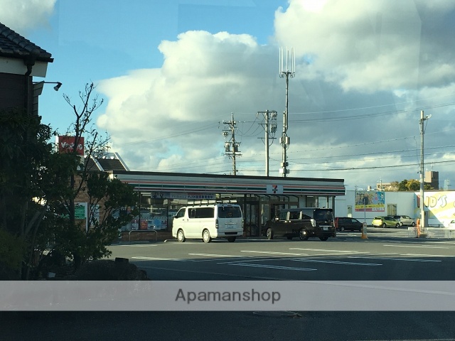 コンビニ　セブンイレブン（コンビニ）まで792m