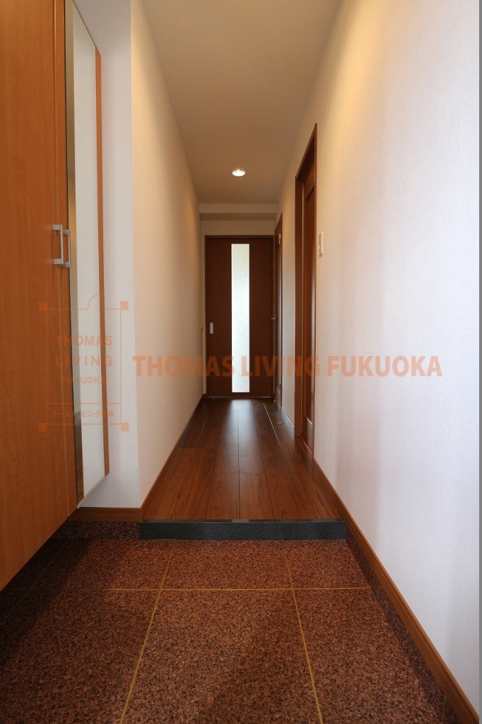 玄関　トールサイズのシューズボックス付きです。