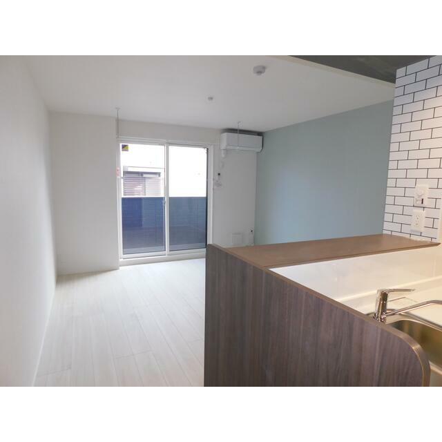 玄関　エアコン・室内物干付きリビング（建築中の写真）