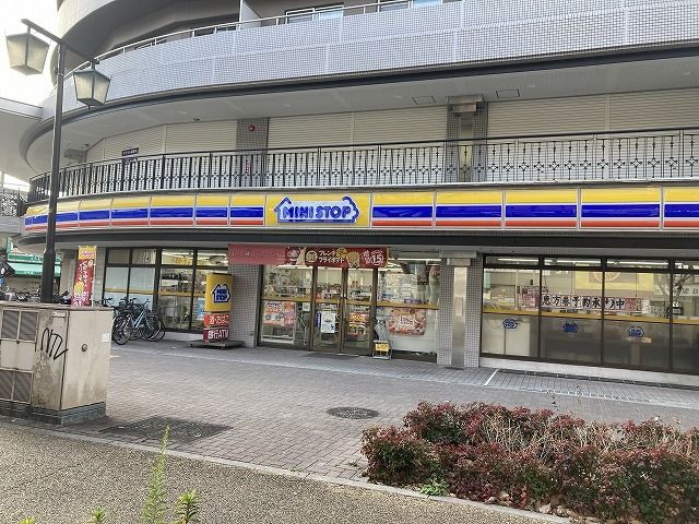 コンビニ　ミニストップ（コンビニ）まで200m