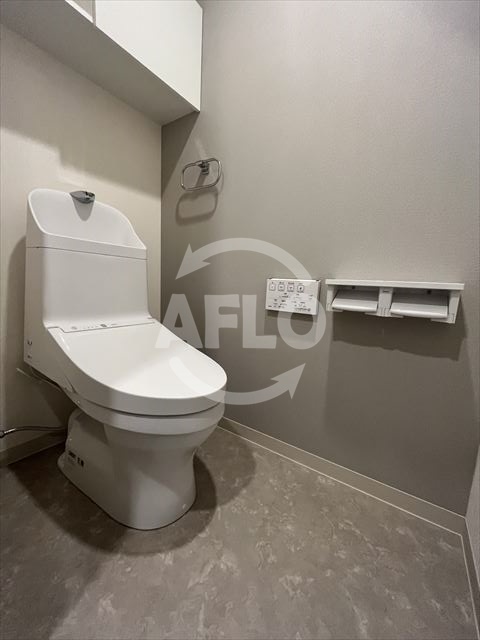 トイレ　ベルンガーデン上本町　温水洗浄便座