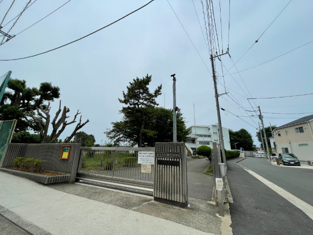 中学校　調布市立第七中学校（中学校）まで718m