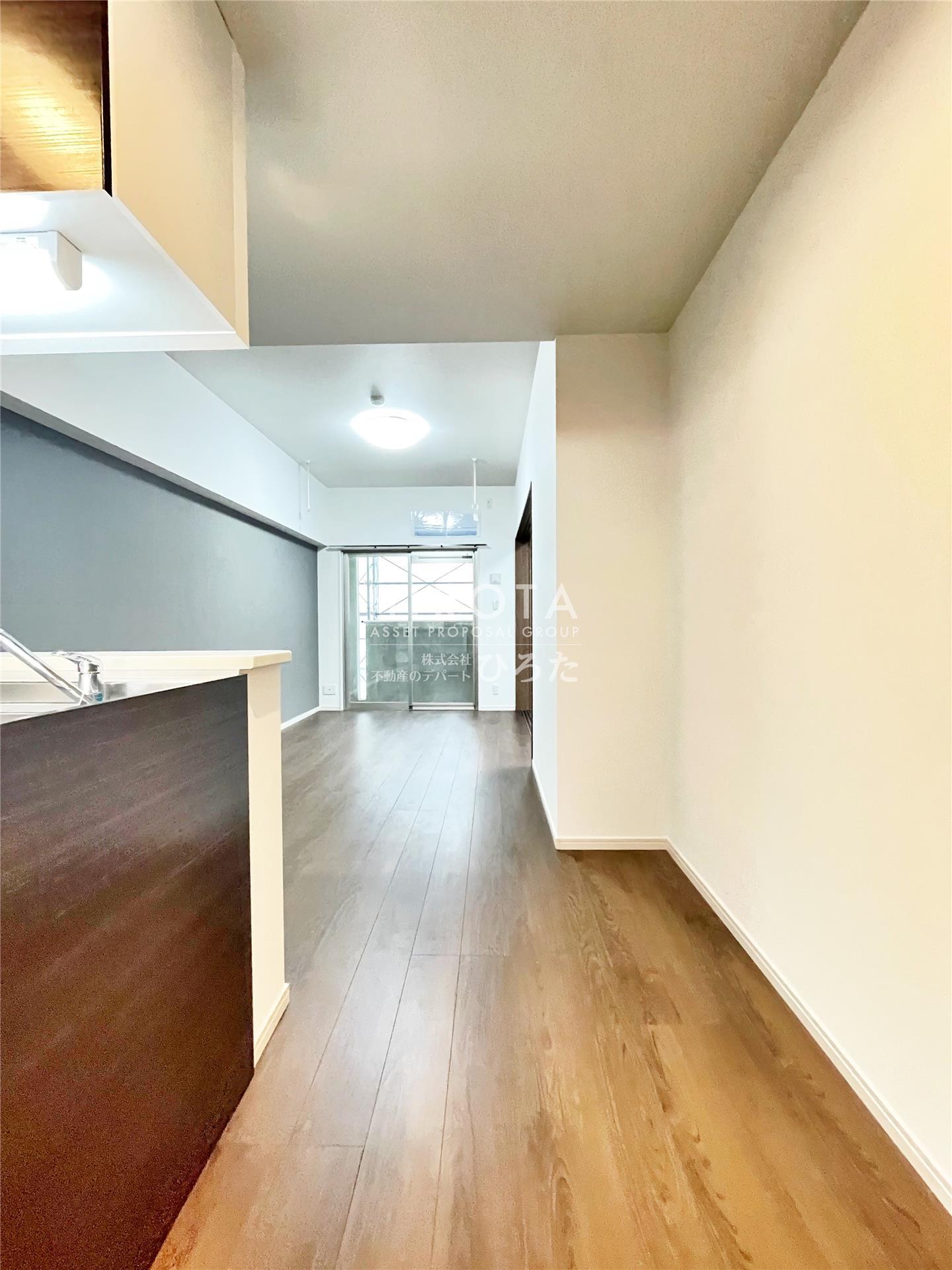 居室・リビング　【同仕様写真です】