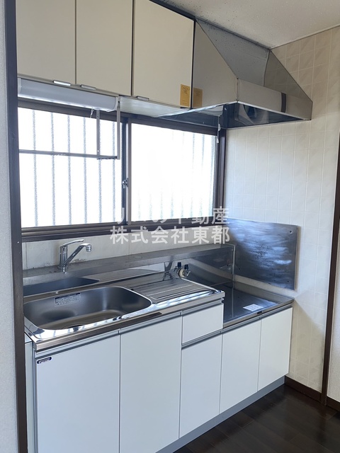 キッチン　キッチンは収納付なので、調理器具など必要な物を収納できます☆