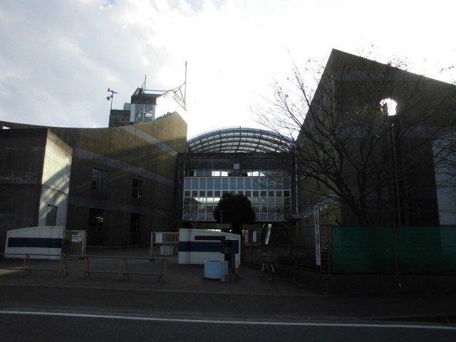 小学校　茅ヶ崎市立浜之郷小学校（小学校）まで737m