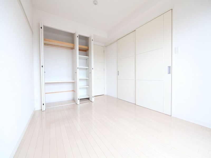 収納　洋室6.1帖　クローゼット付（収納充実してます）
