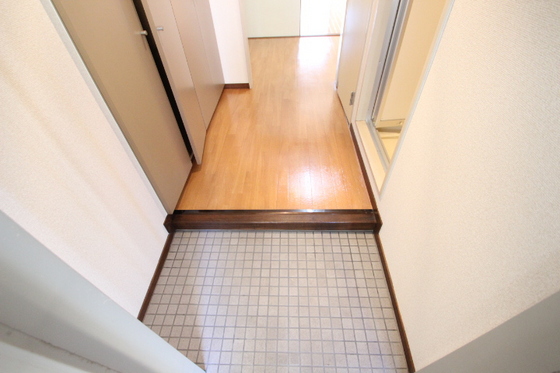 玄関　※別部屋の写真です