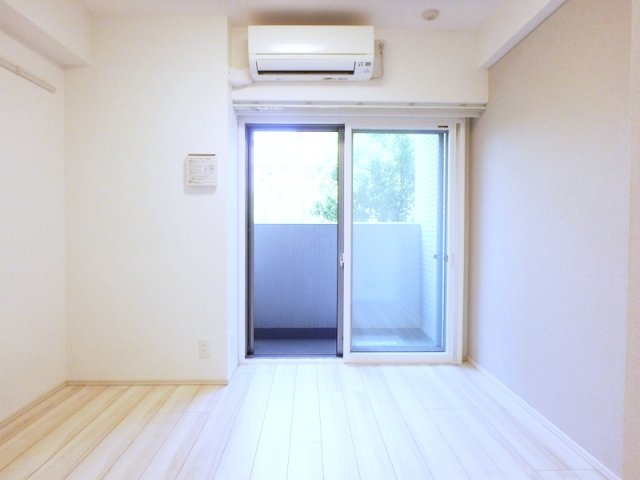 居室・リビング　使いやすい形の為、レイアウトを楽しめます♪