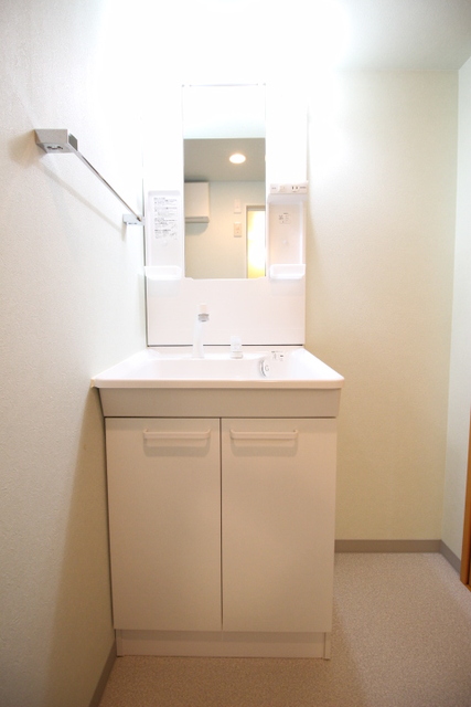 洗面設備　忙しい朝にうれしい洗髪洗面化粧台付き♪