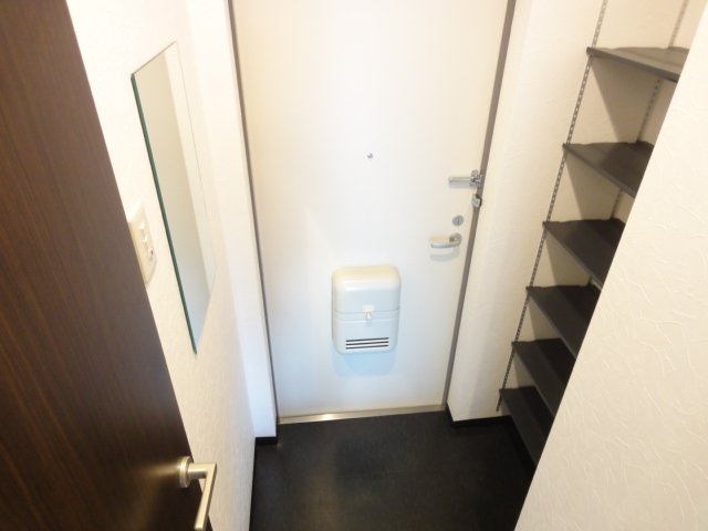 玄関　同物件、別号室のものです。