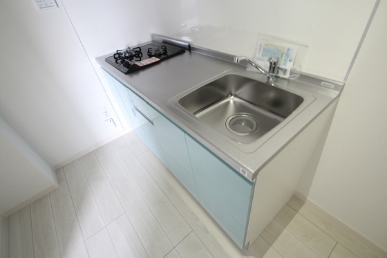 キッチン　掲載写真は同マンション別部屋参考写真となります。