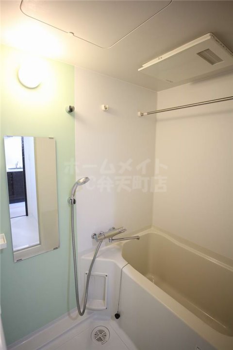 バス・シャワールーム　落ち着いた空間のお風呂です