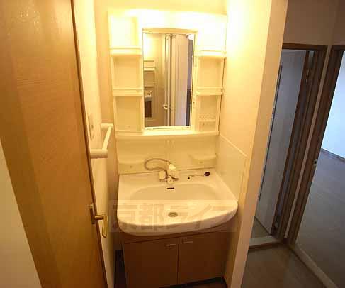 洗面設備　毎朝の準備も楽々です
