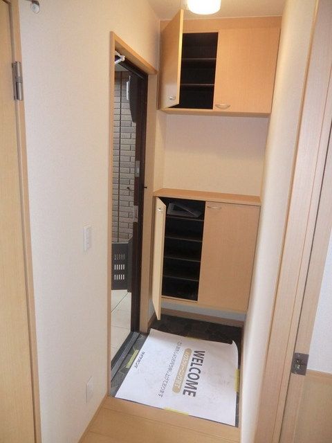 玄関　※別号室参考写真です