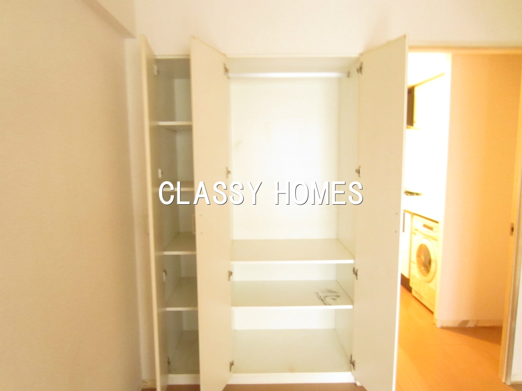 収納　2004年竣工　パークアクシス浜松町：クローゼット