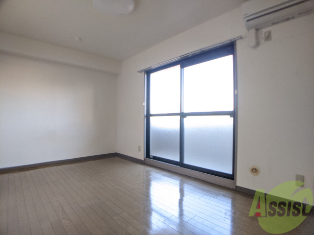 居室・リビング　明るい光が差し込む素敵なお部屋ですね～。