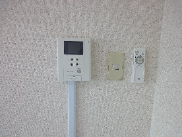 セキュリティ　TVモニター付きインターホン
