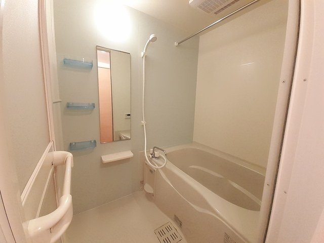 バス・シャワールーム　お風呂で日々の疲れを落としましょう