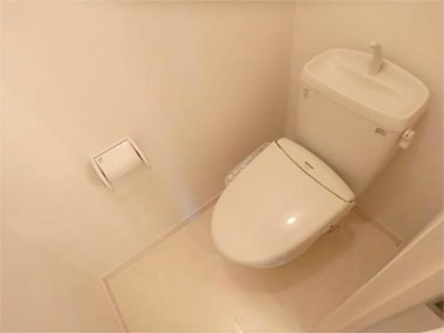 トイレ　洗浄便座です