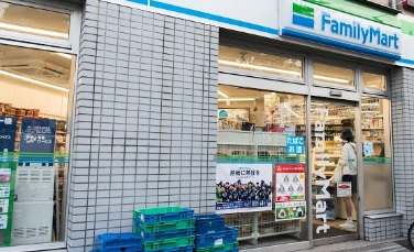 コンビニ　ファミリーマート（コンビニ）まで285m