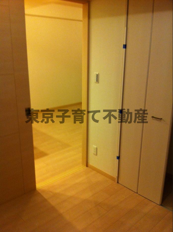 その他設備　※別部屋の反転タイプとなります。床材、建具の色も異なりますの