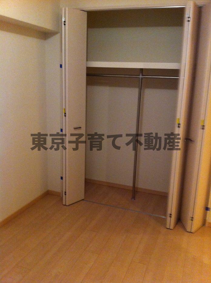 収納　※別部屋の反転タイプとなります。床材、建具の色も異なりますの