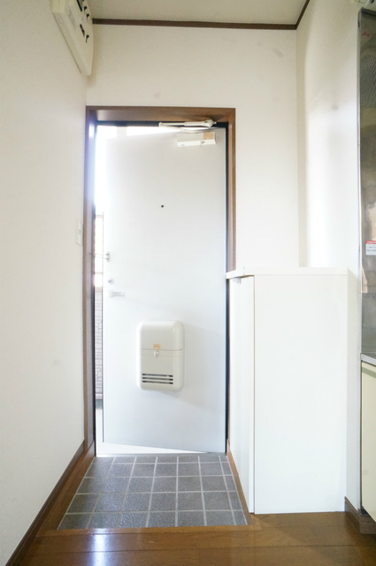 玄関　同物件別部屋写真（実際は現況を優先致します）