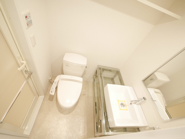 トイレ　★温水洗浄便座付きのトイレ写真です★