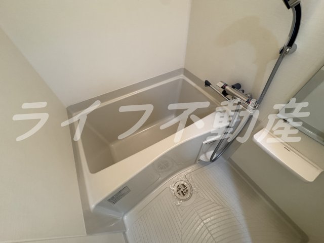 バス・シャワールーム　コンパクトで使いやすいお風呂です