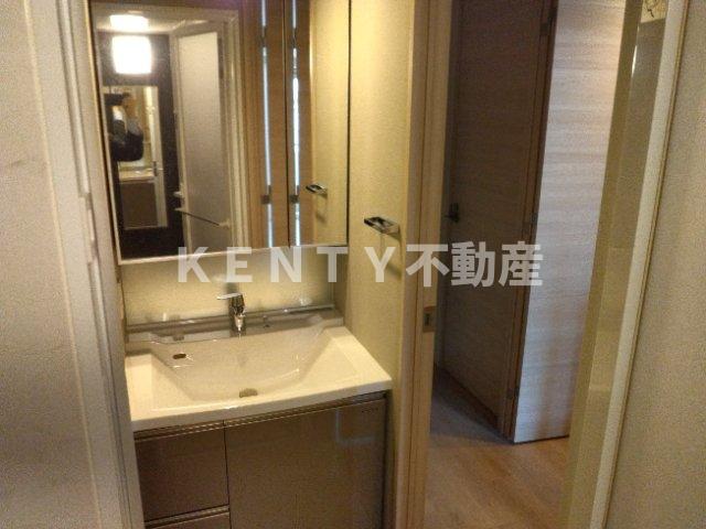 洗面設備　スペースが確保できる洗面所です