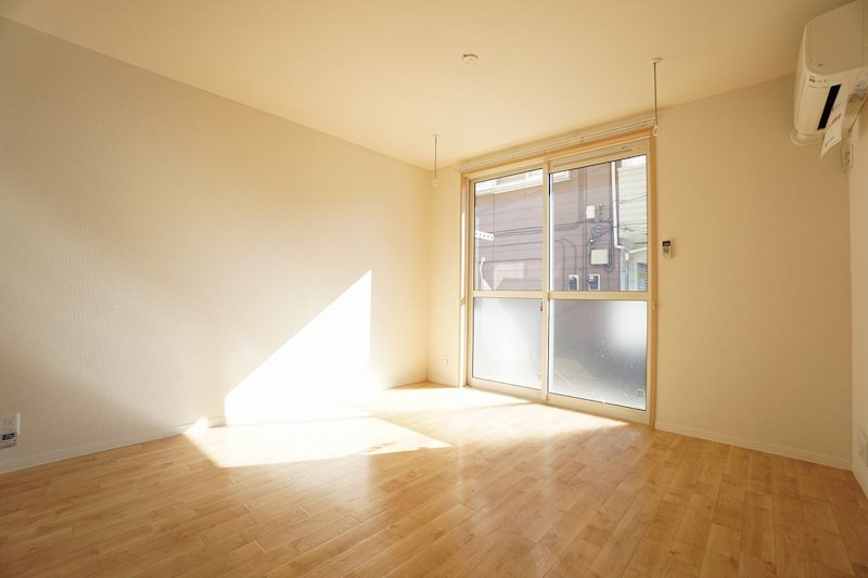 居室・リビング　エアコン付のリビングは2面採光です