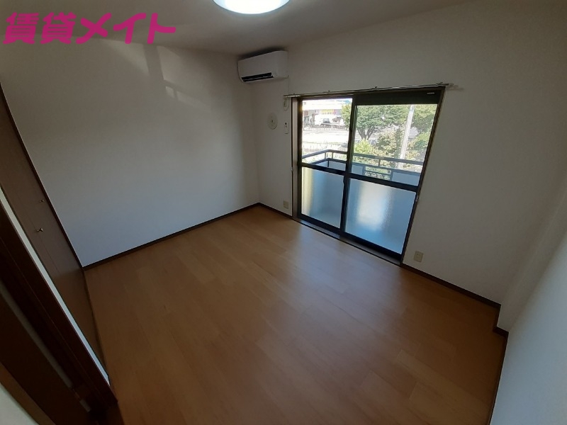 居室・リビング　同型参考写真