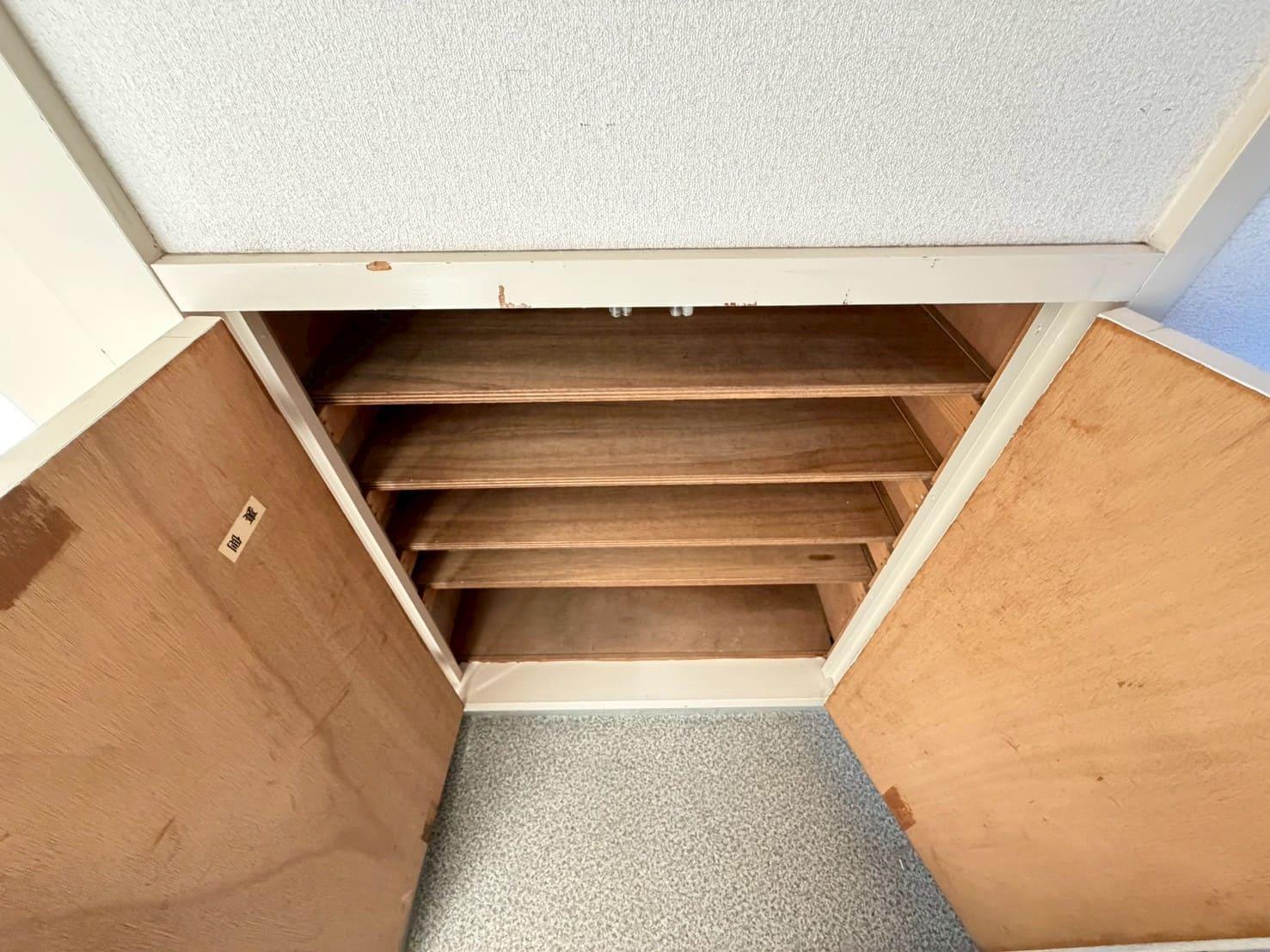 エントランス　シューズボックス