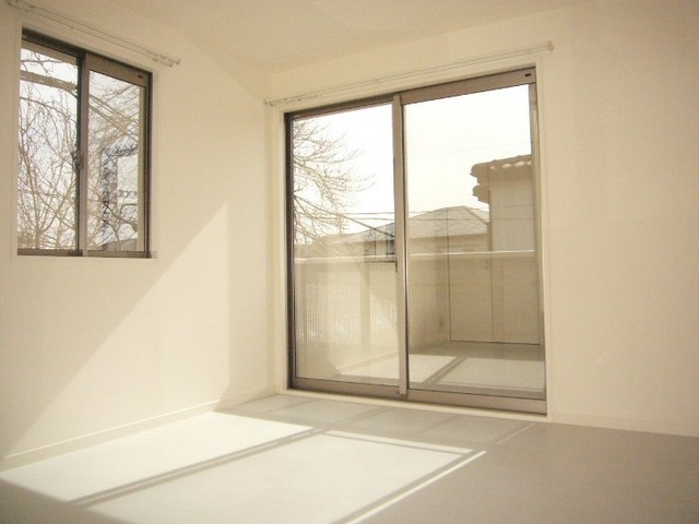 居室・リビング　★２階・２面採光・南向きで陽当り◎！！