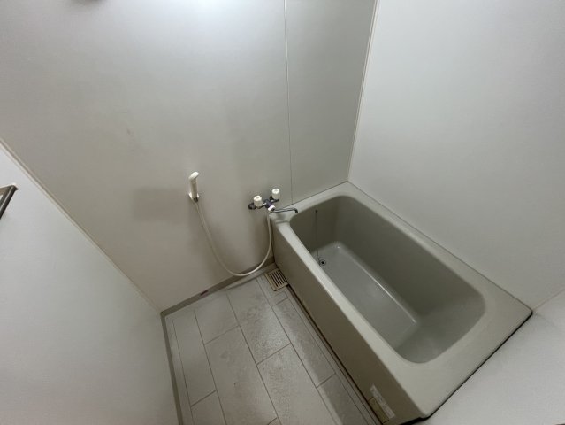 バス・シャワールーム　同物件別部屋写真