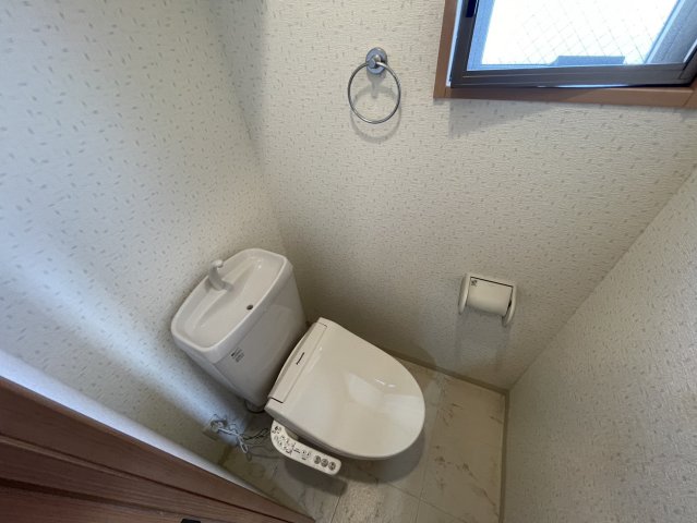 トイレ　同物件別部屋写真