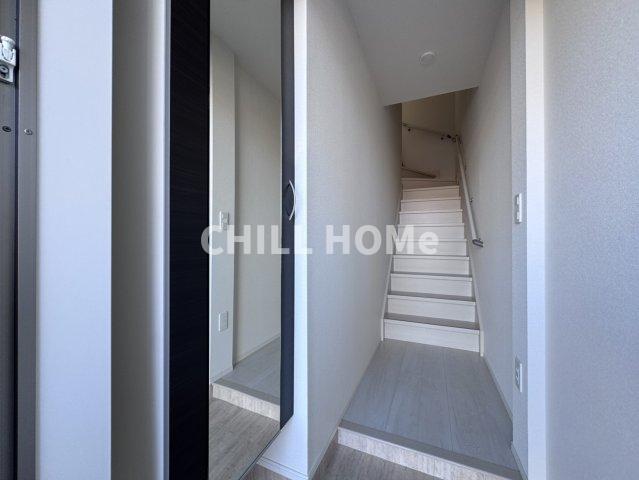 玄関　当社、チルホームのHPもご覧ください(^^)/物件情報多数♪