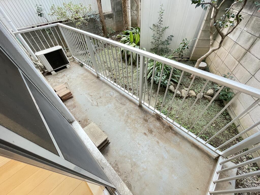 バルコニー　※クリーニング前の写真です