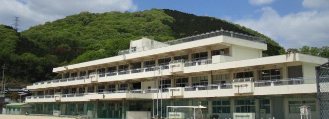 小学校　岡山市立御津南小学校（小学校）まで1096m