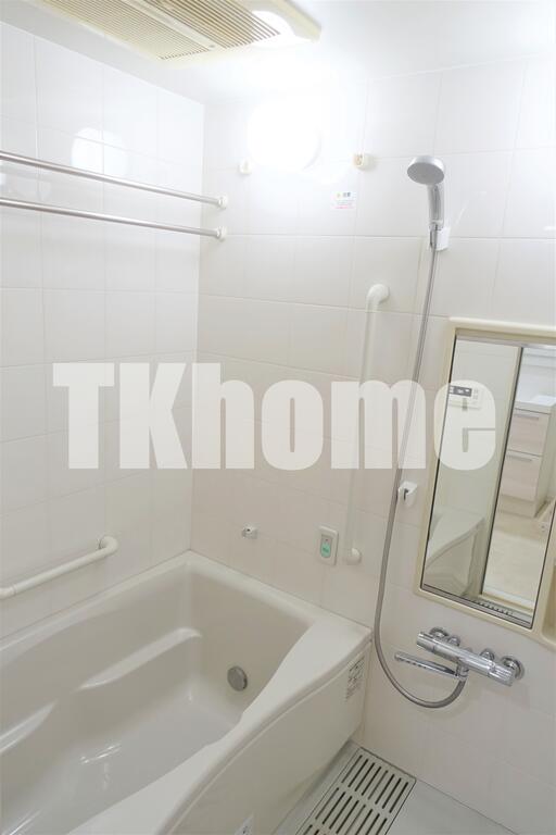 バス・シャワールーム　追炊きバス・浴室乾燥機付き(同マンション・別室参考写真)