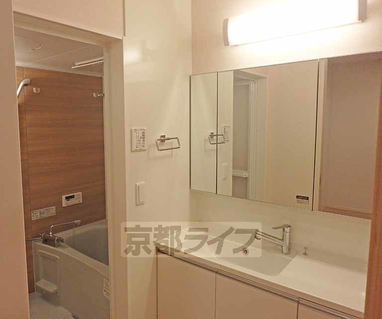 洗面設備　鏡の大きさにビックリ～！