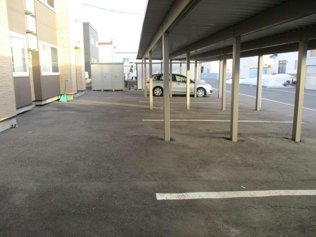 駐車場　駐車場