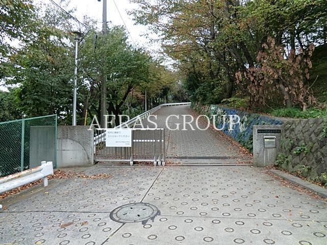 中学校　横浜市立仲尾台中学校（中学校）まで1569m